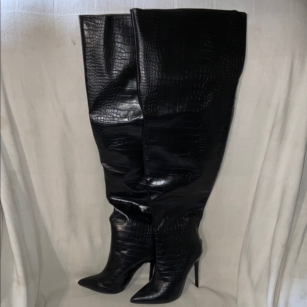 Prettylittlething Black Croc-Embossed Over-the-Knee Boots sz 7